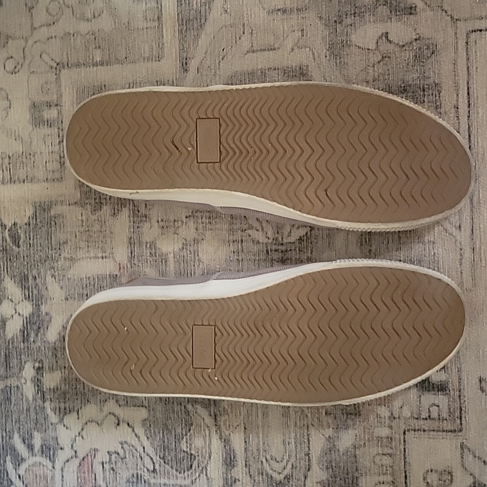 Toms - Picture 2 of 2